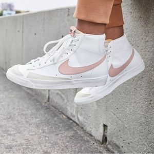 Nike Women's Blazer Mid 77 Shoes